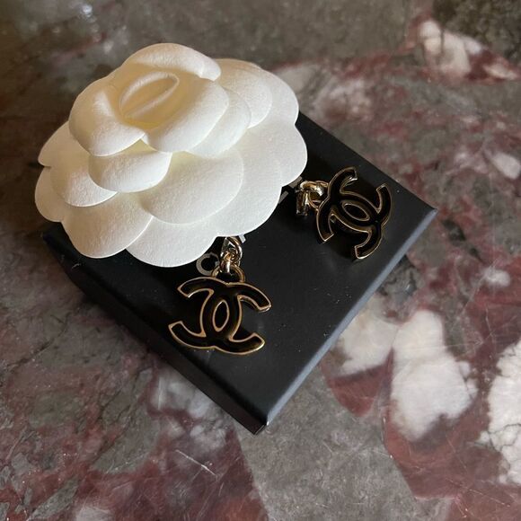 CC Chanel Drop Earrings - Picture 1 of 6